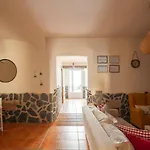 Casa Rural Con Piscina La Salamandrija Country house *