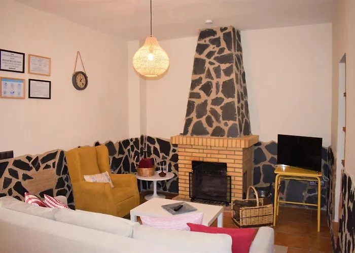 La Salamandrija- Con Chimenea, Patio Y Barbacoa Кордобилья-де-Лакара